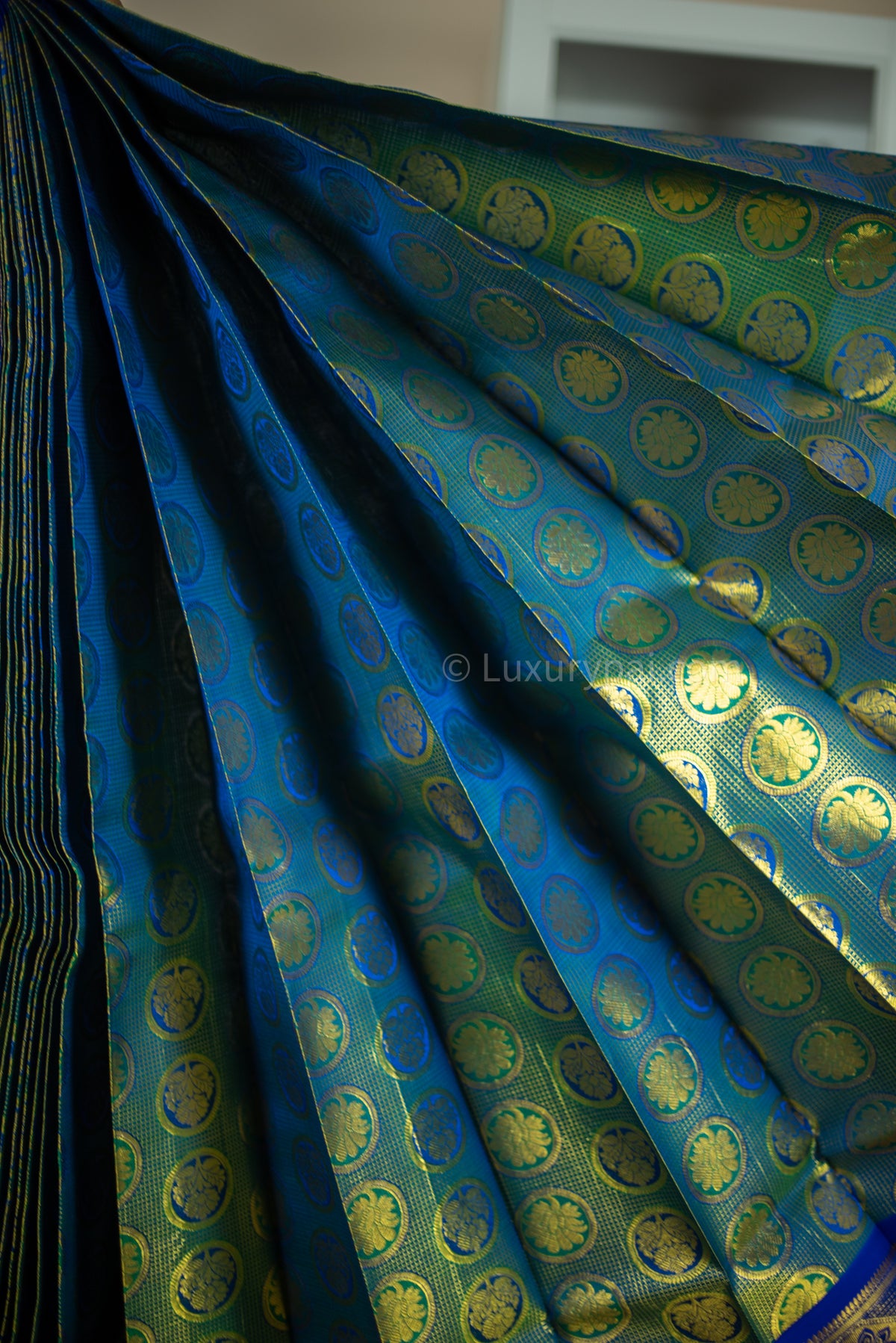 Elegant Parrot Green Kanchipuram Pure Pattu (Silk) Handloom Kai Korvai Bridal Wedding Saree