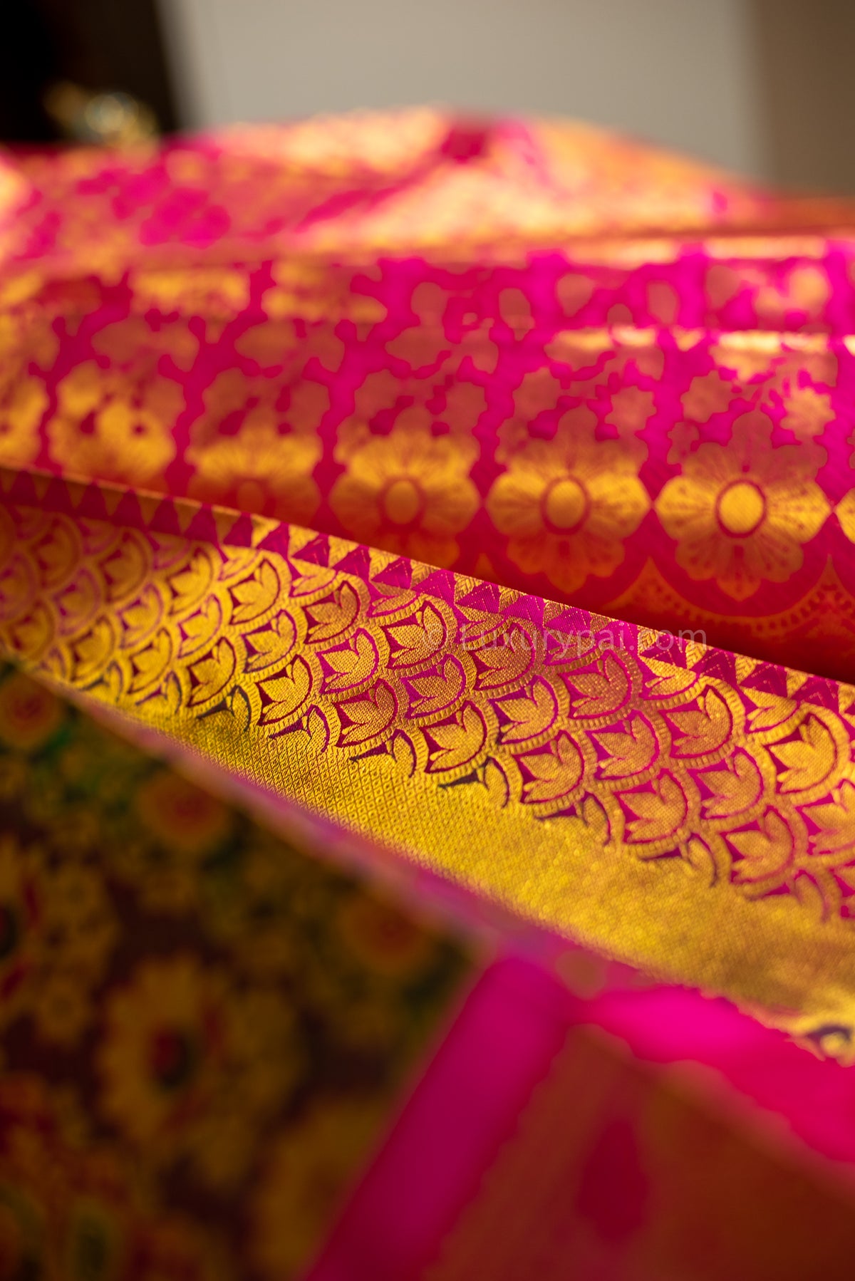 Iridescent Kanchipuram Pure Silk Handloom Bridal Wedding Saree