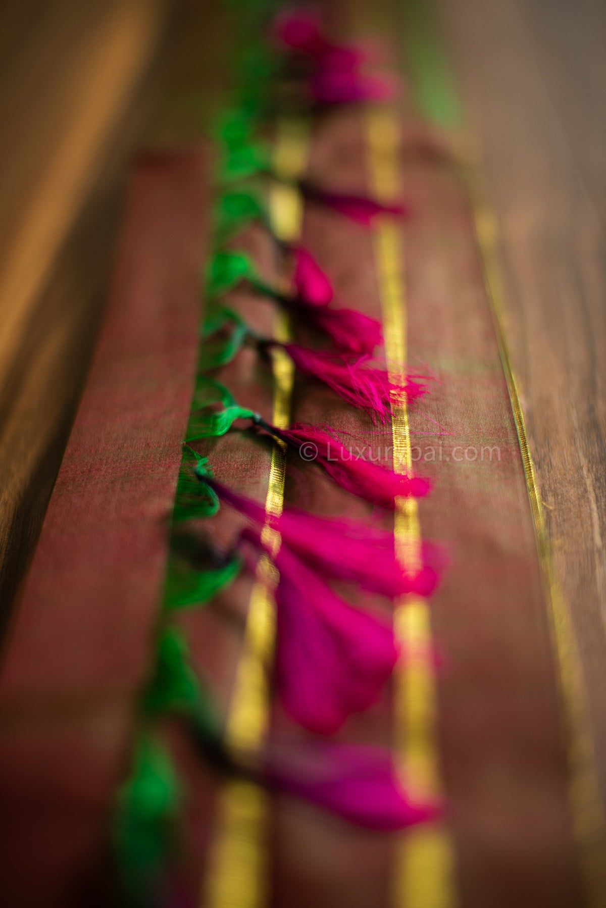 Gorgeous Rakita Rakita Kanchipuram Pattu Saree in Maroon with Butta Design