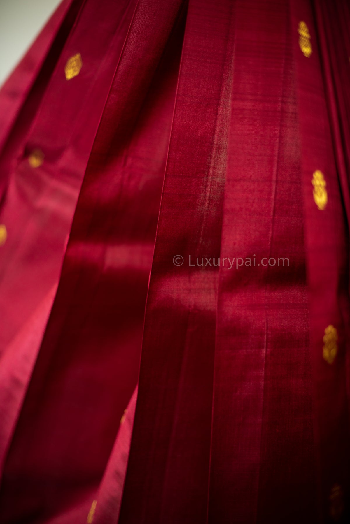 Gorgeous Rakita Rakita Kanchipuram Pattu Saree in Maroon with Butta Design