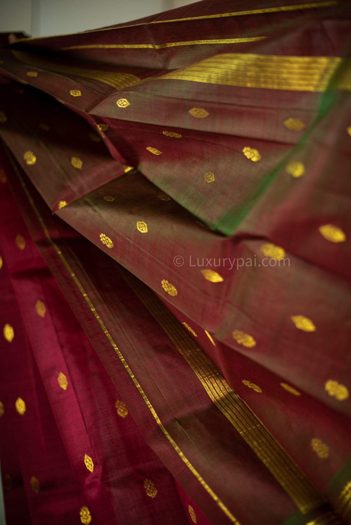 Gorgeous Rakita Rakita Kanchipuram Pattu Saree in Maroon with Butta Design