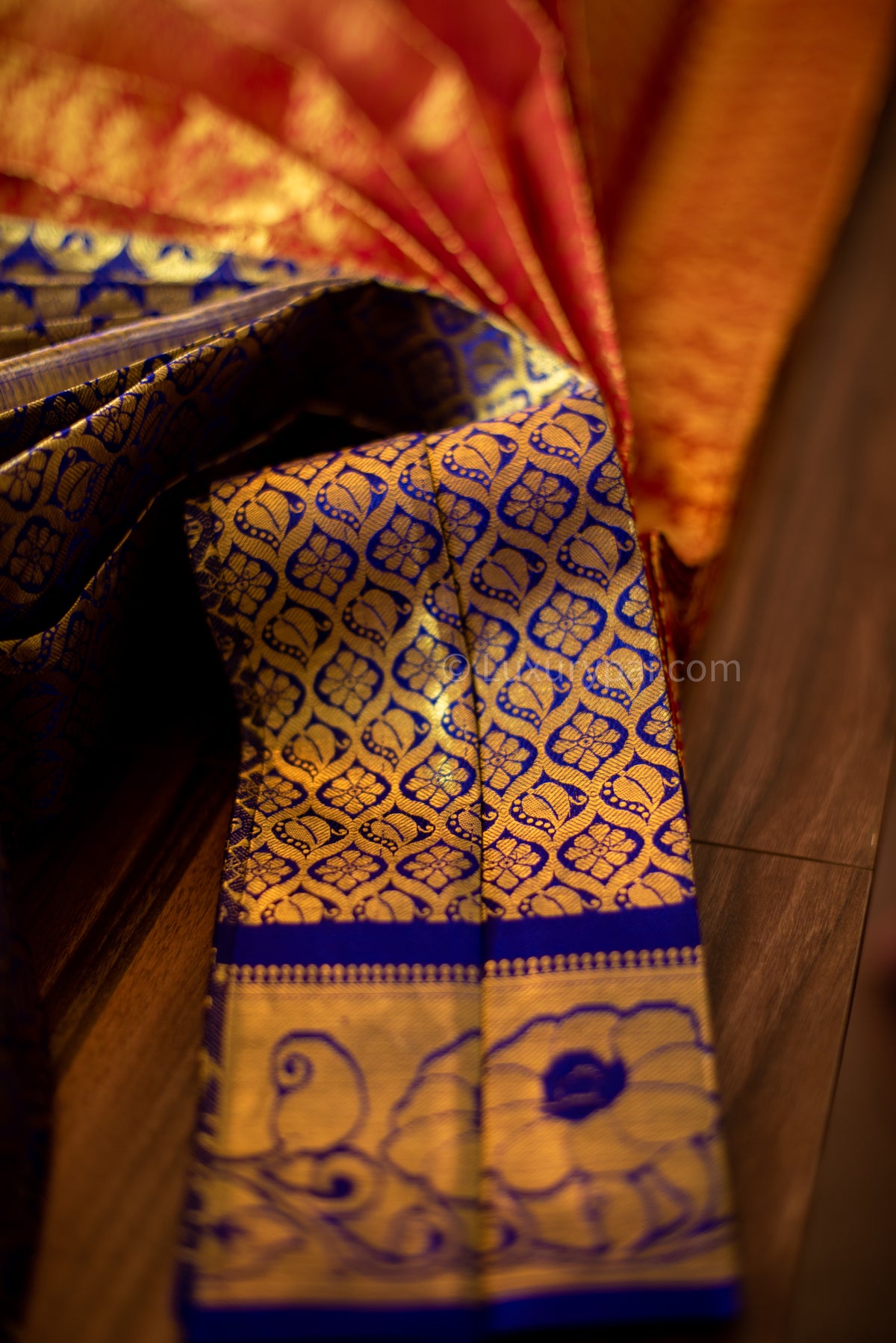 Gorgeous Tomato Red Kanchipuram Pattu Saree with Floral Design - A Must-Have for Any Bride or Woman Looking for a Luxurious and Elegant Piece