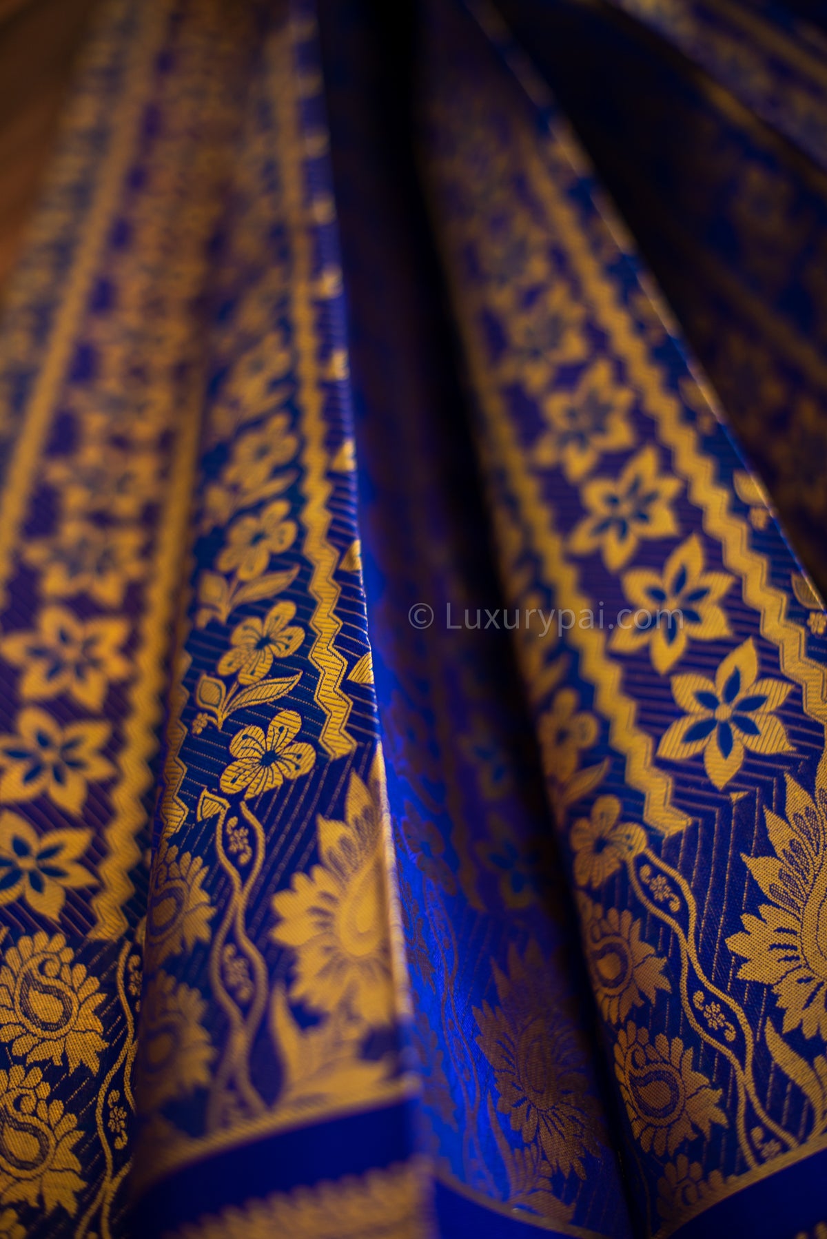 Stunning Violet Kanchipuram Pattu Saree with Floral and Chain Design - A Luxurious and Elegant Piece for Any Occasion