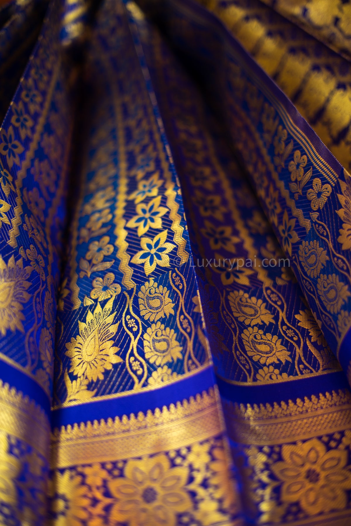 Stunning Violet Kanchipuram Pattu Saree with Floral and Chain Design - A Luxurious and Elegant Piece for Any Occasion