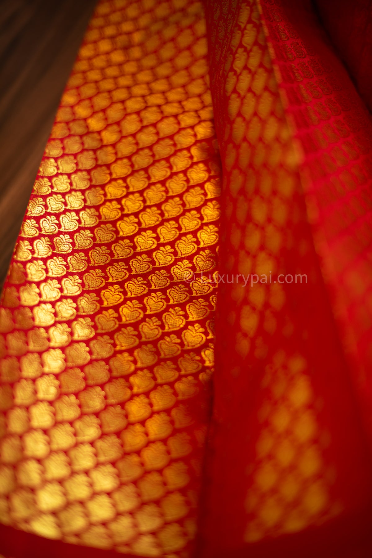 Stunning Tomato Red Kanchipuram Pattu Saree with Exquisite Betel Leaves Design - A Luxurious and Elegant Piece for Any Occasion