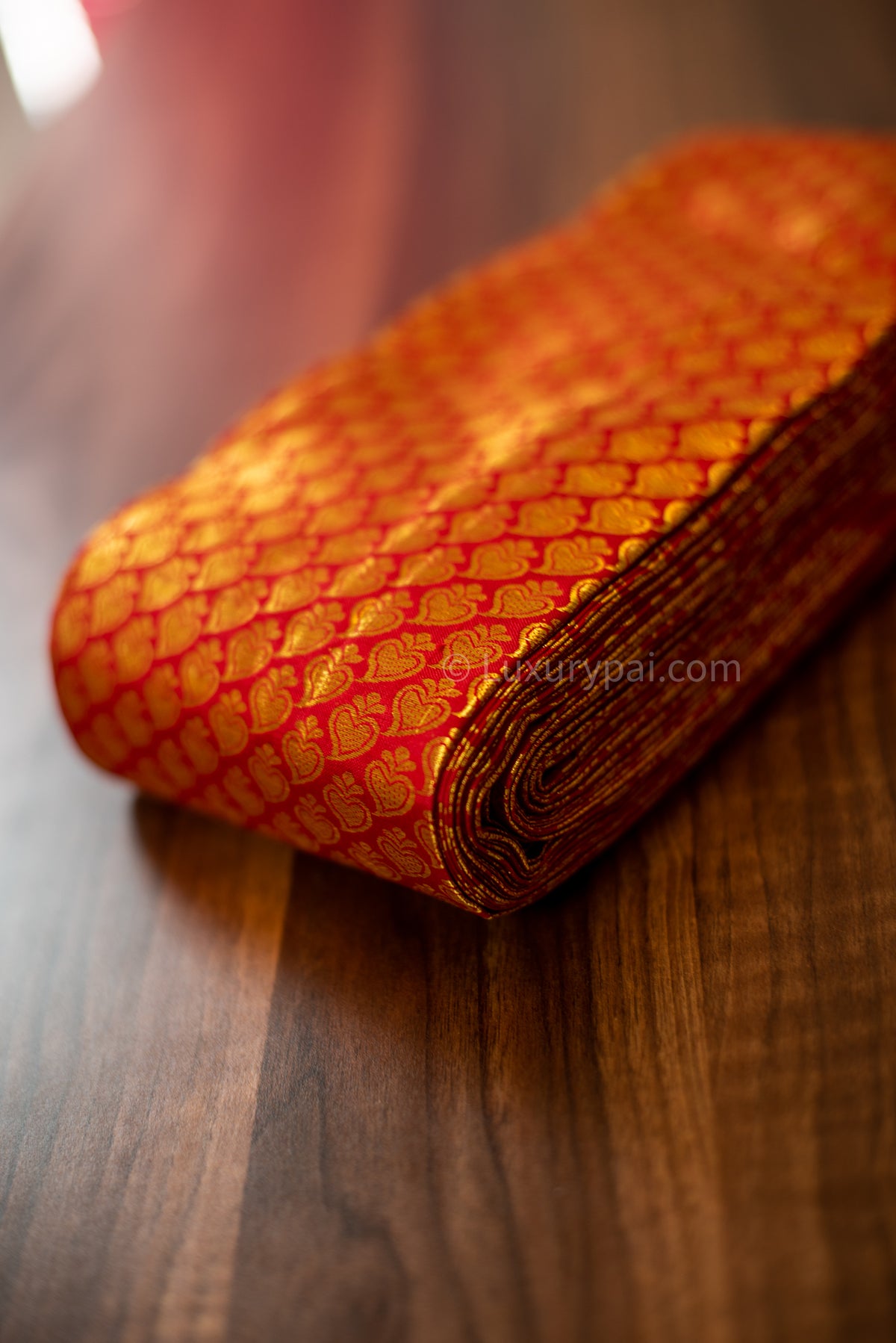 Stunning Tomato Red Kanchipuram Pattu Saree with Exquisite Betel Leaves Design - A Luxurious and Elegant Piece for Any Occasion