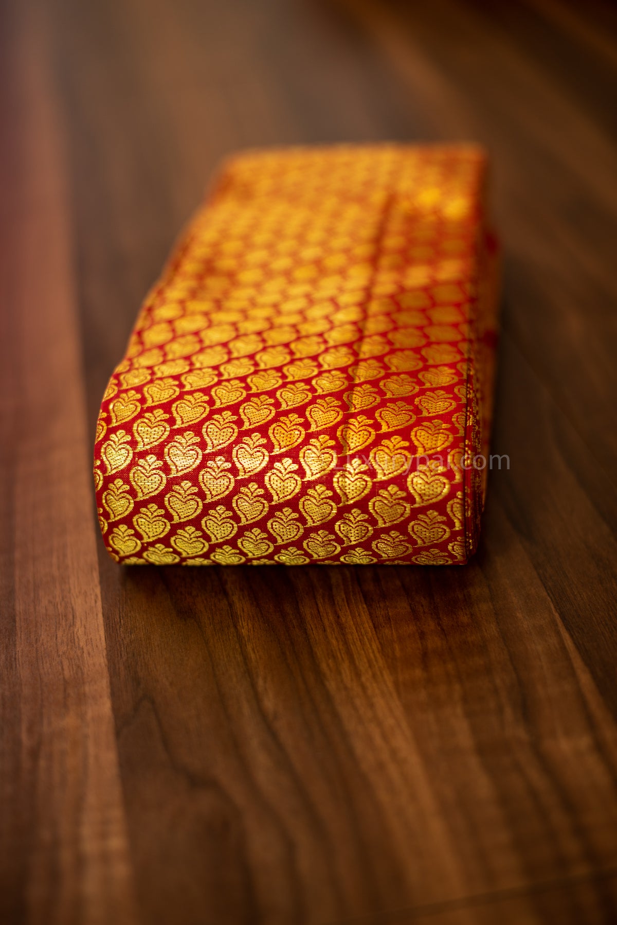 Stunning Tomato Red Kanchipuram Pattu Saree with Exquisite Betel Leaves Design - A Luxurious and Elegant Piece for Any Occasion