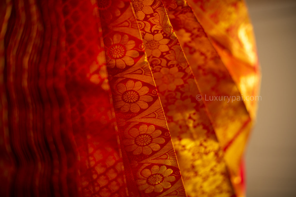 Stunning Tomato Red Kanchipuram Pattu Saree with Exquisite Betel Leaves Design - A Luxurious and Elegant Piece for Any Occasion