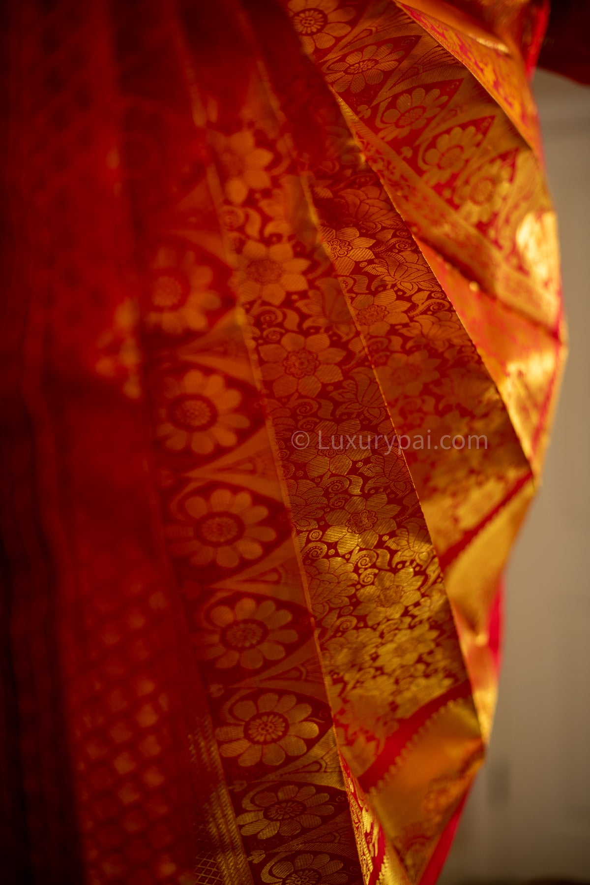 Stunning Tomato Red Kanchipuram Pattu Saree with Exquisite Betel Leaves Design - A Luxurious and Elegant Piece for Any Occasion