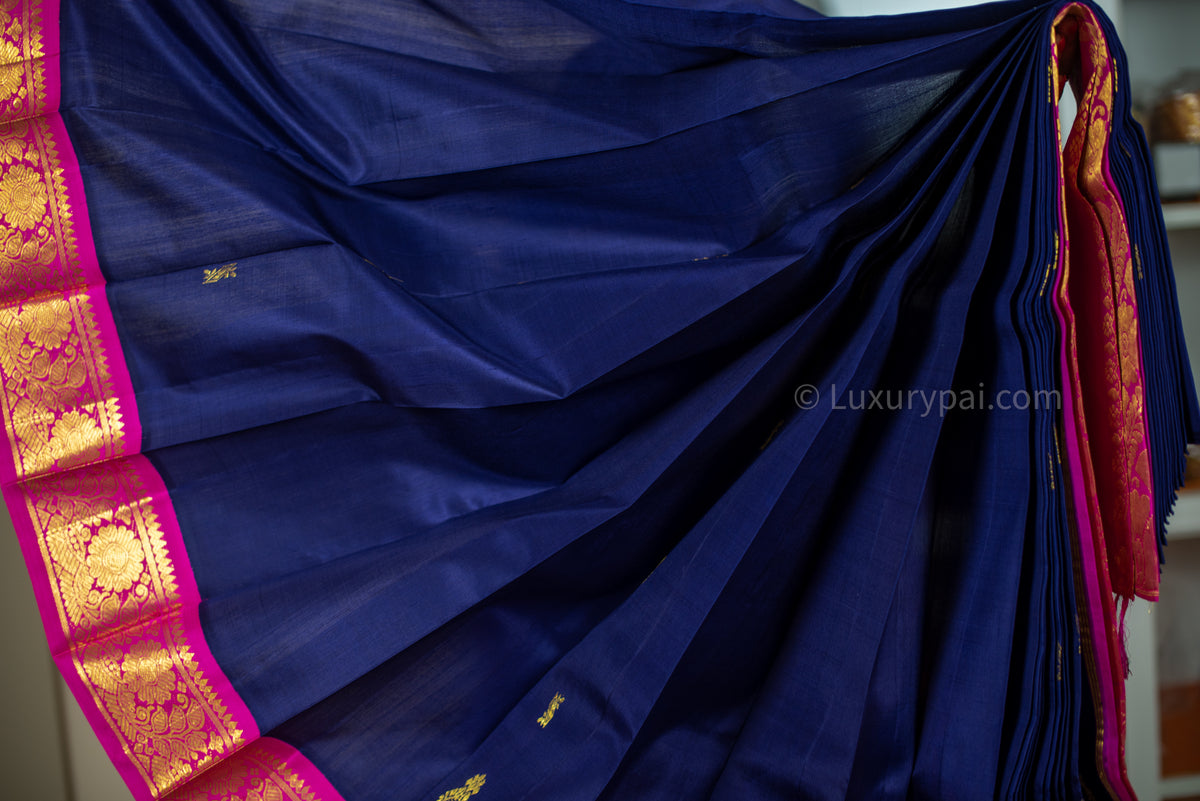 Elegant Navy Blue & Paneer Rose Kanchipuram Silk Saree: Handloom Kai Korvai Weave with Prominent Butta Motif