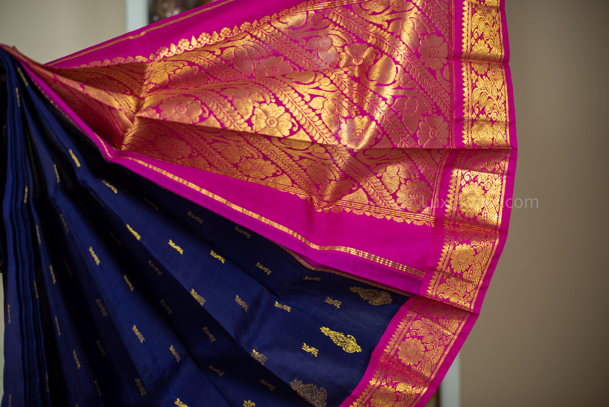 Elegant Navy Blue & Paneer Rose Kanchipuram Silk Saree: Handloom Kai Korvai Weave with Prominent Butta Motif