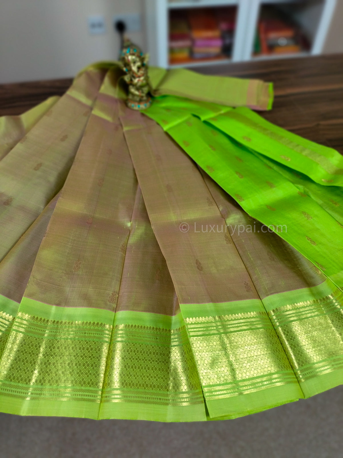 Cardamom Green Kanchipuram Silk Saree: Handwoven Kai Korvai with Elegant Butta Motif