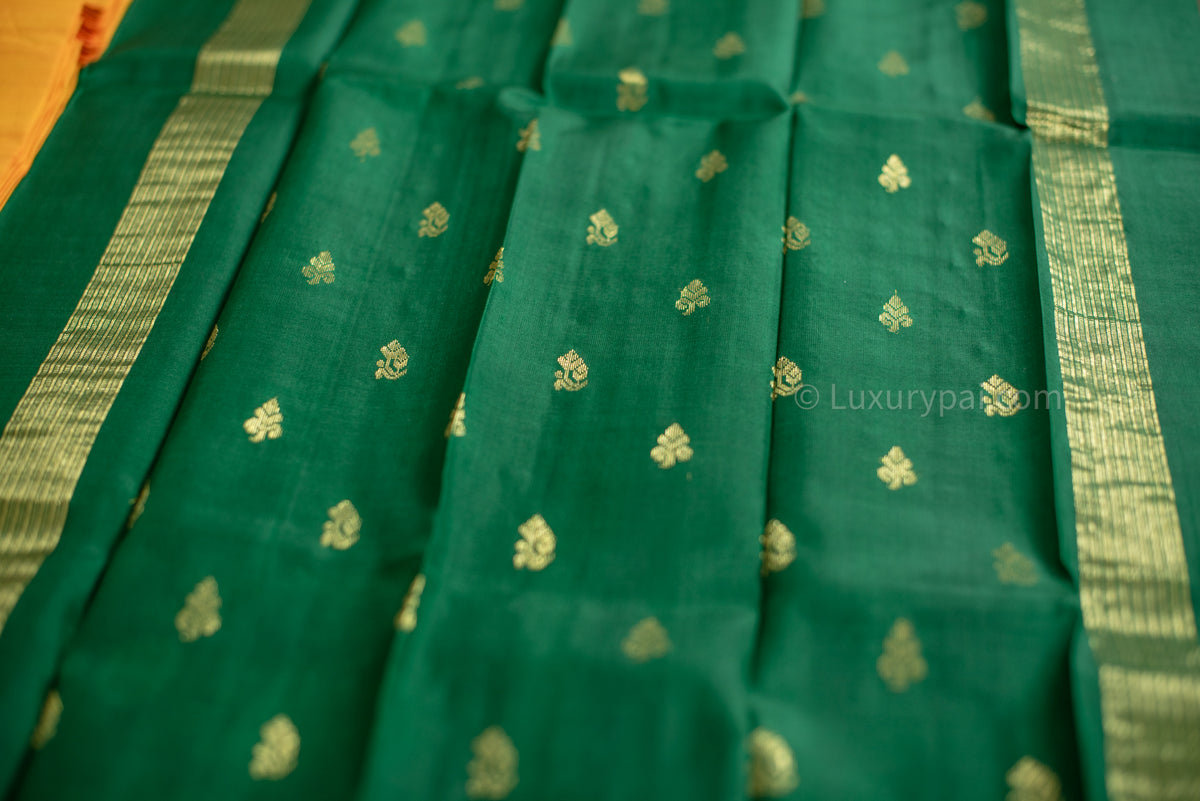 Exquisite Mambalam Kanchipuram Silk Saree: Butta Motif & Kai Korvai Weave with Verdant Green Border