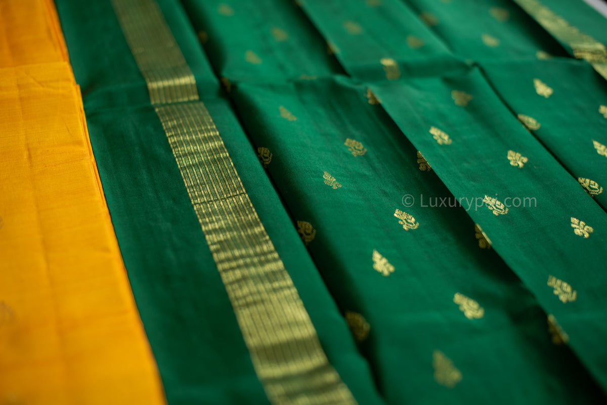 Exquisite Mambalam Kanchipuram Silk Saree: Butta Motif & Kai Korvai Weave with Verdant Green Border