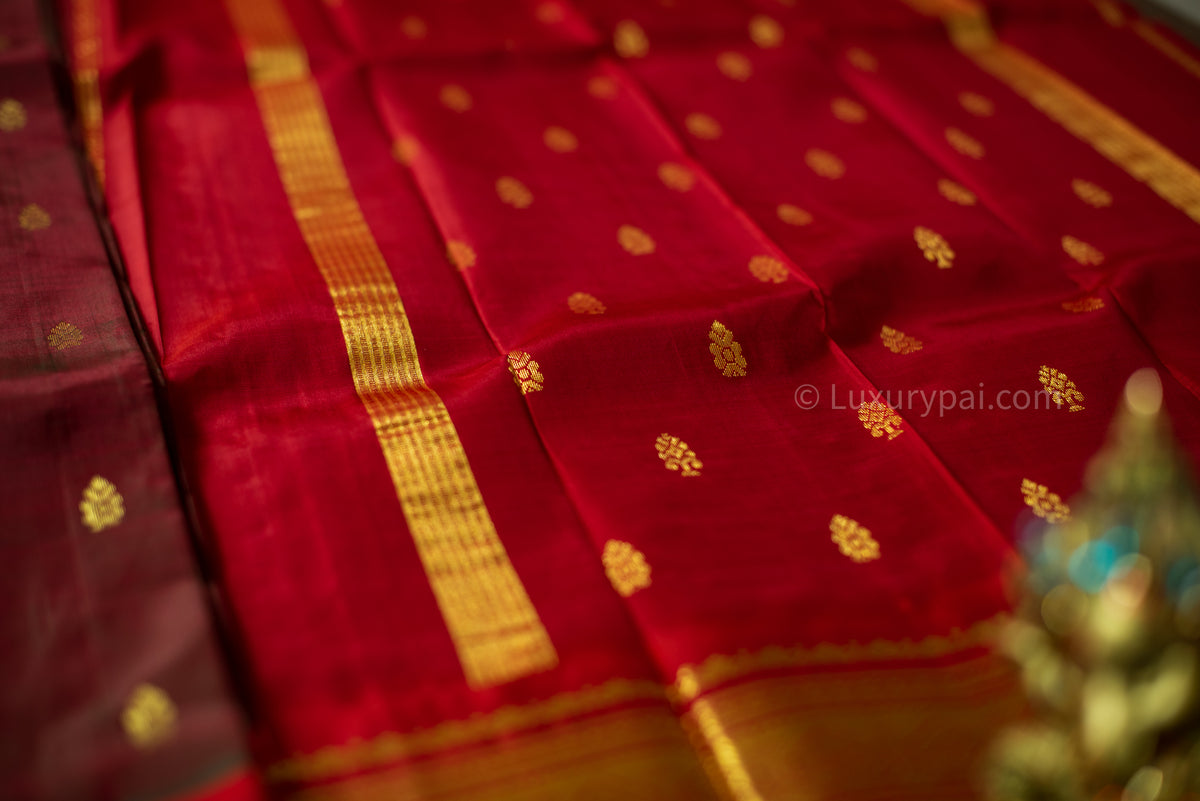 Elegant Kanchipuram Silk Saree in Rich Pakku with Exquisite Butta Work - Authentic Handloom Kai Korvai Craftsmanship with Delicate Kumkumam Border