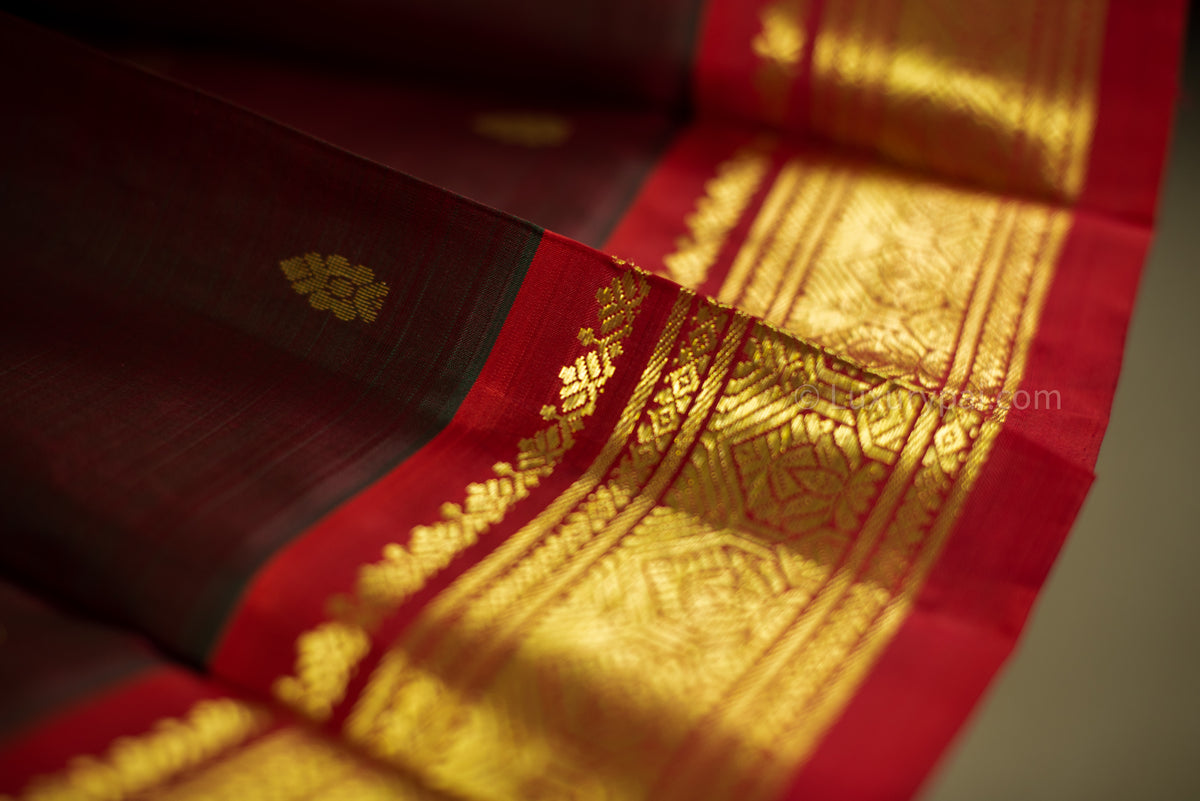 Elegant Kanchipuram Silk Saree in Rich Pakku with Exquisite Butta Work - Authentic Handloom Kai Korvai Craftsmanship with Delicate Kumkumam Border